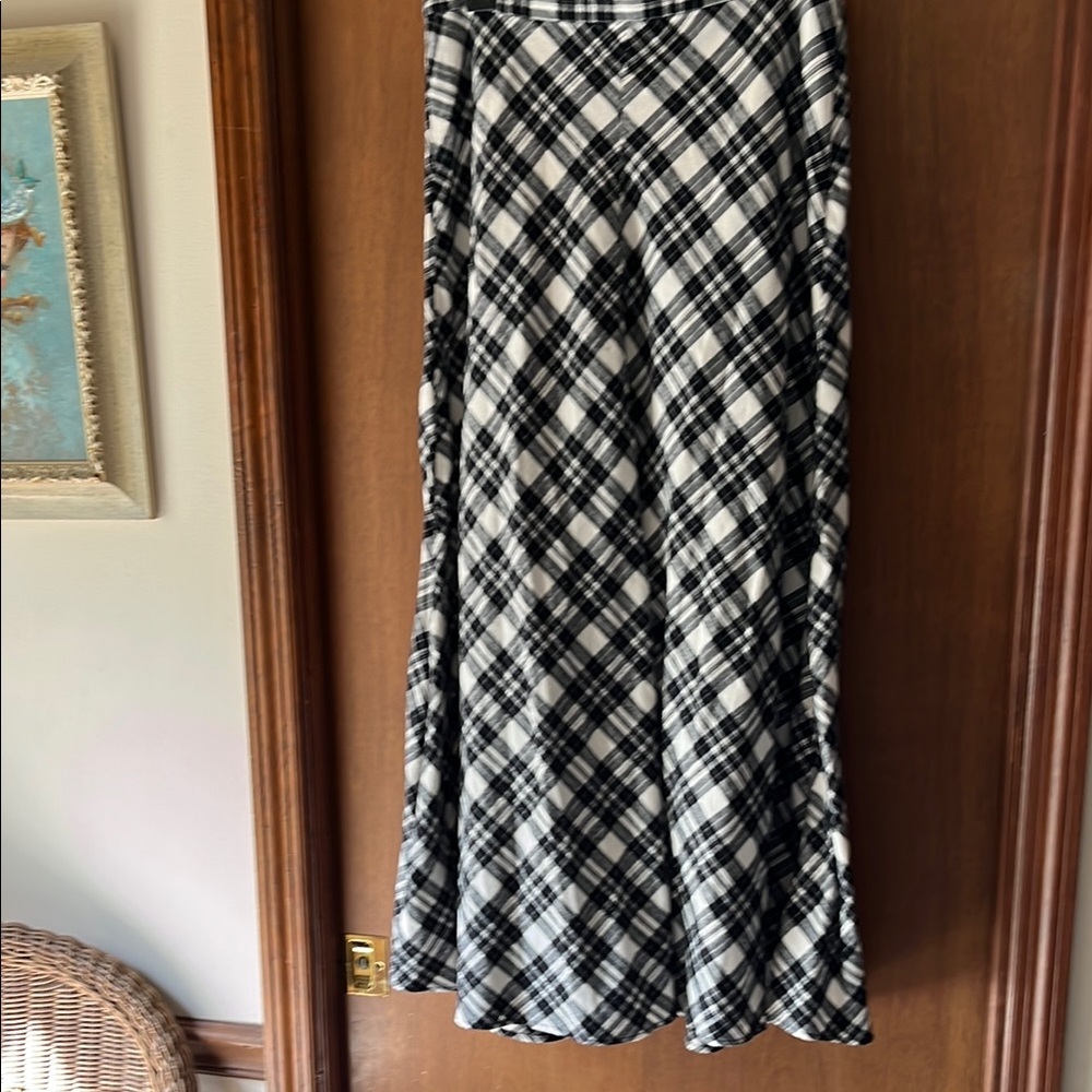 Zara // M // Black and White Plaid Maxi Skirt